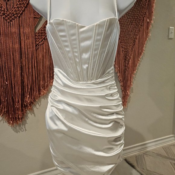 Linjou White Shiny Dress - Picture 1 of 5